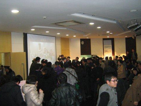 拍賣會(huì)現(xiàn)場(chǎng)競(jìng)價(jià)場(chǎng)景